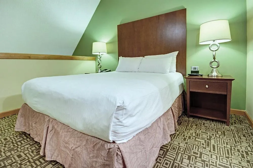 Mountain Side Hotel Whistler By Executive 3*,  Canada