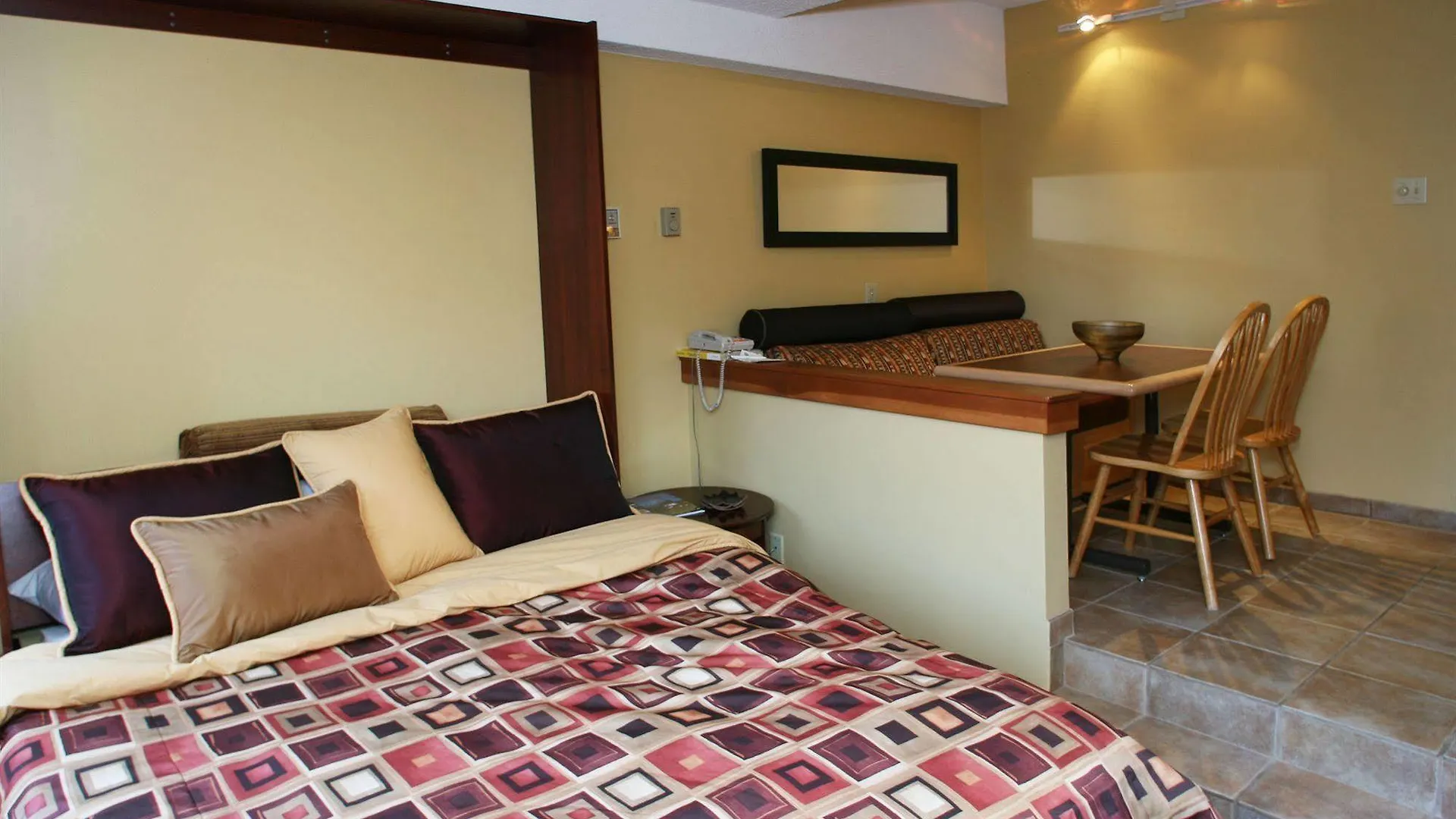 Mountain Side Hotel Whistler By Executive