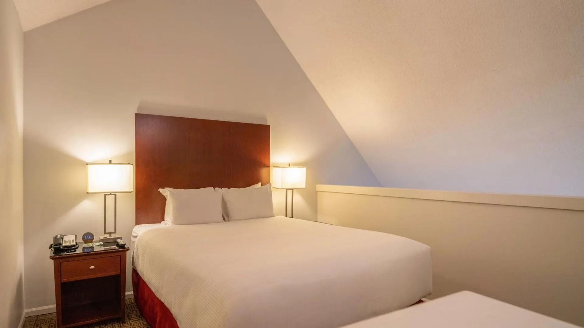 Mountain Side Hotel Whistler By Executive 3*,